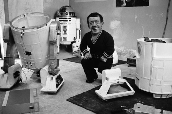 HVIL I FRED. "R2-D2" Kenny Baker