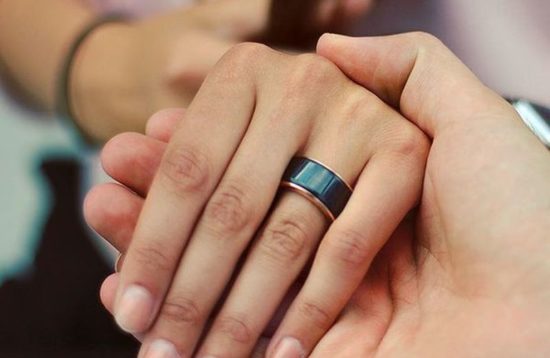 A ring lets you feel your partner's heartbeat