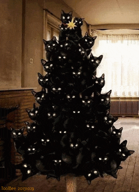 Katze-versteckt-sich-im-Weihnachtsbaum.gif